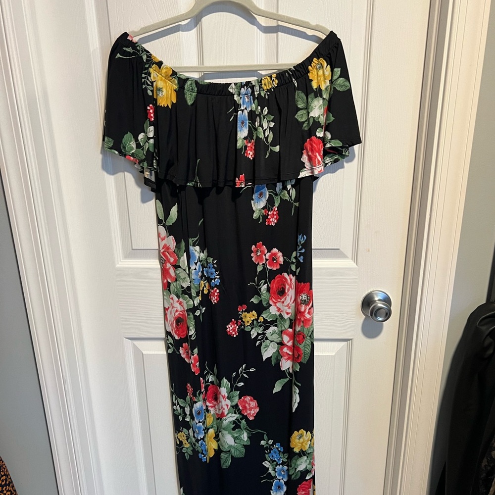 Floral off the shoulder maxi dress good condition very flattering